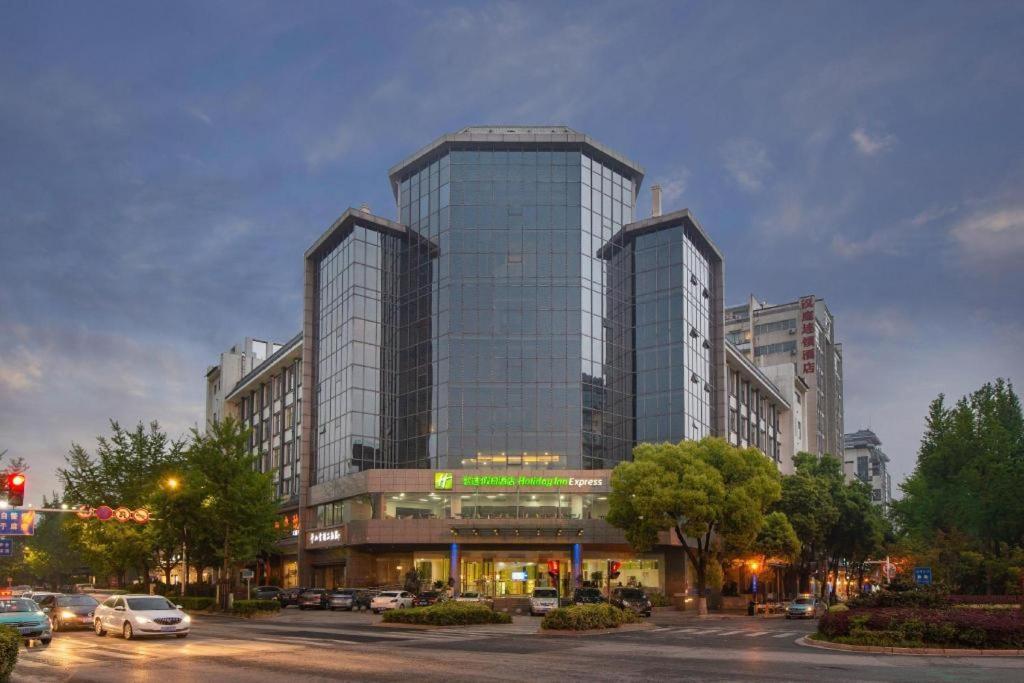 Holiday Inn Express Yangzhou City Center By Ihg Exterior photo
